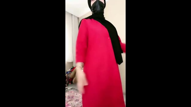Türbanlı Orospu Kamera Karşısında Şov yapıyor - Türbanlı Videoları